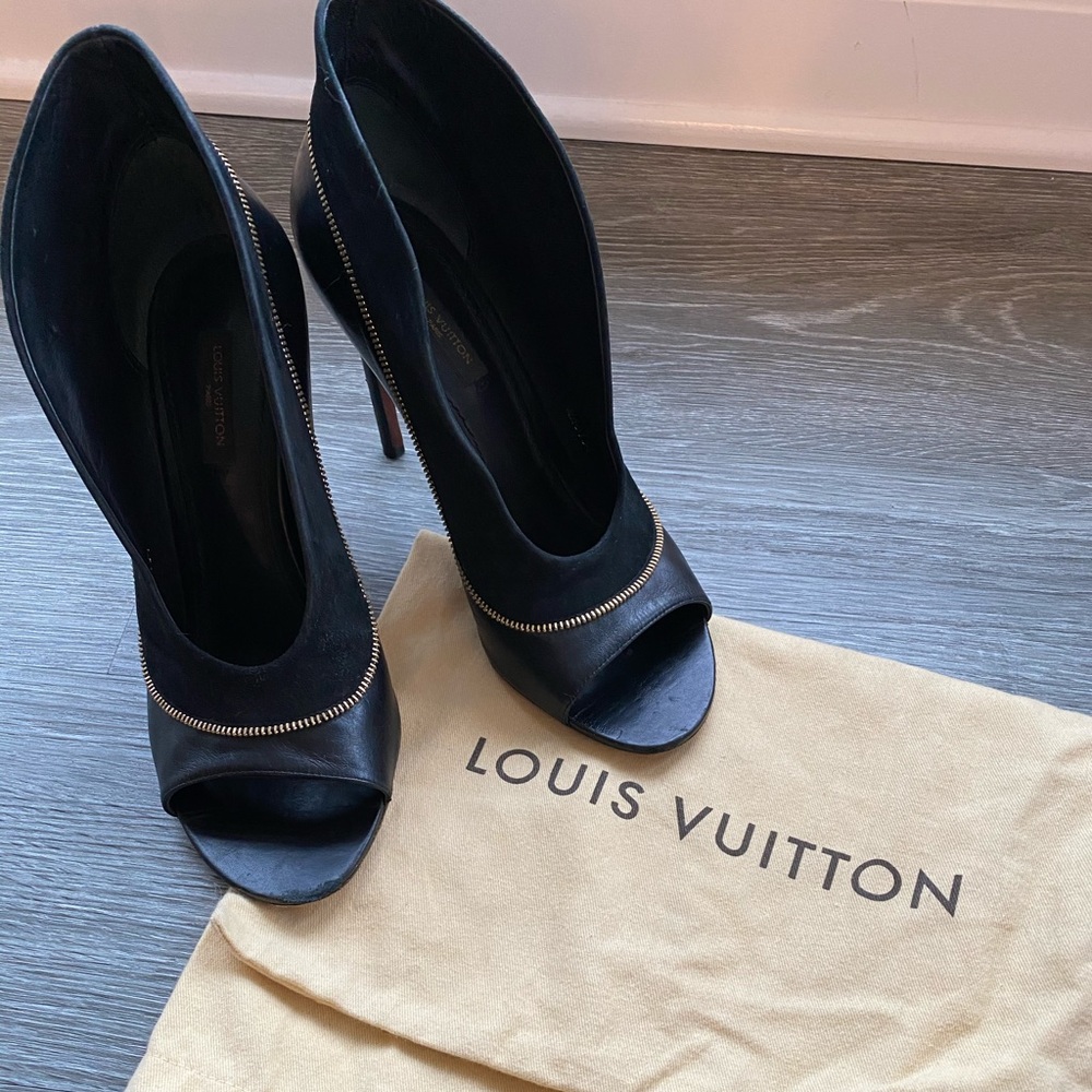 Louis Vuitton shoes open toe
